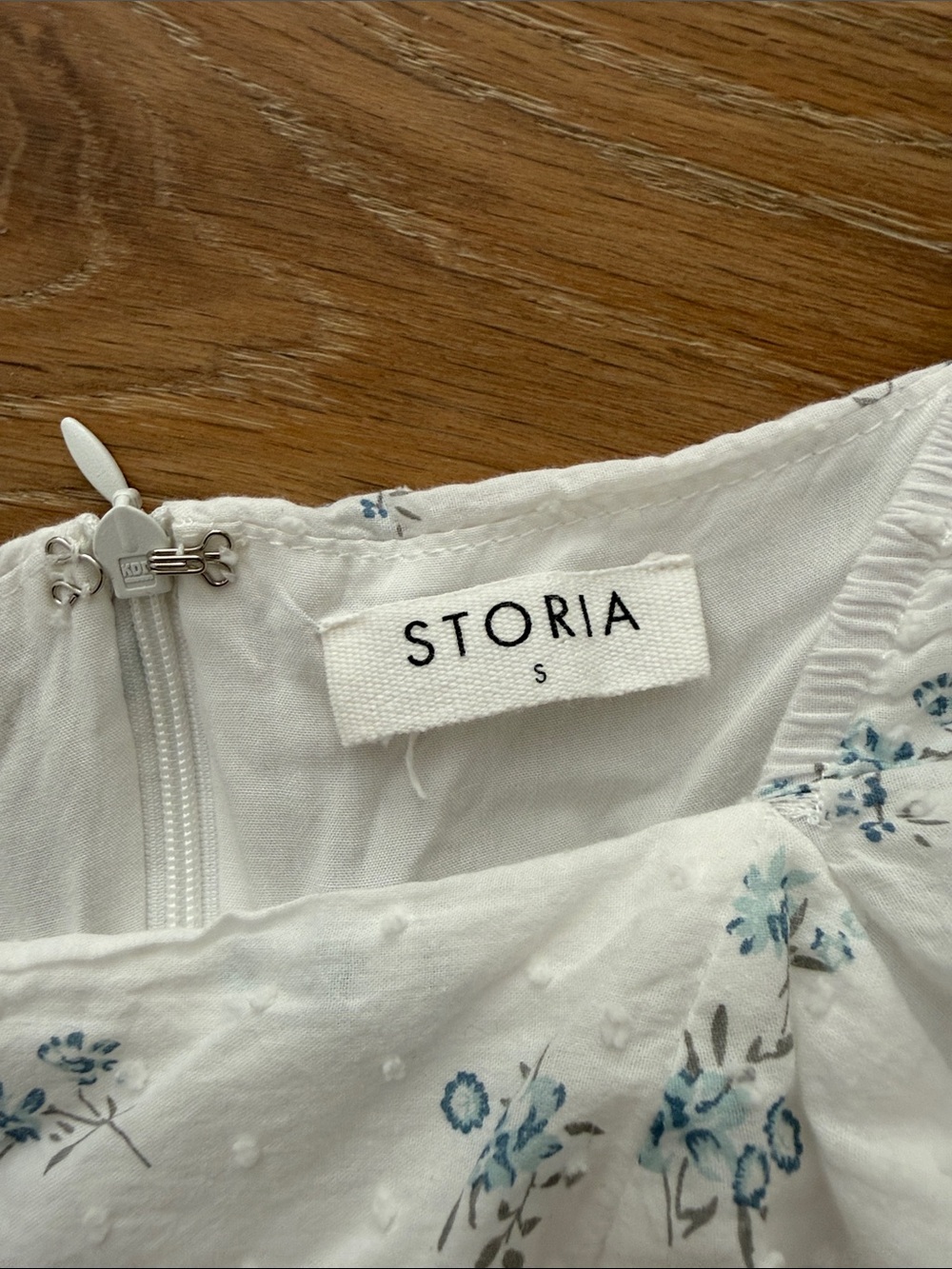 Storia White Mini Dress with Blue Floral Print - Picture 3 of 4